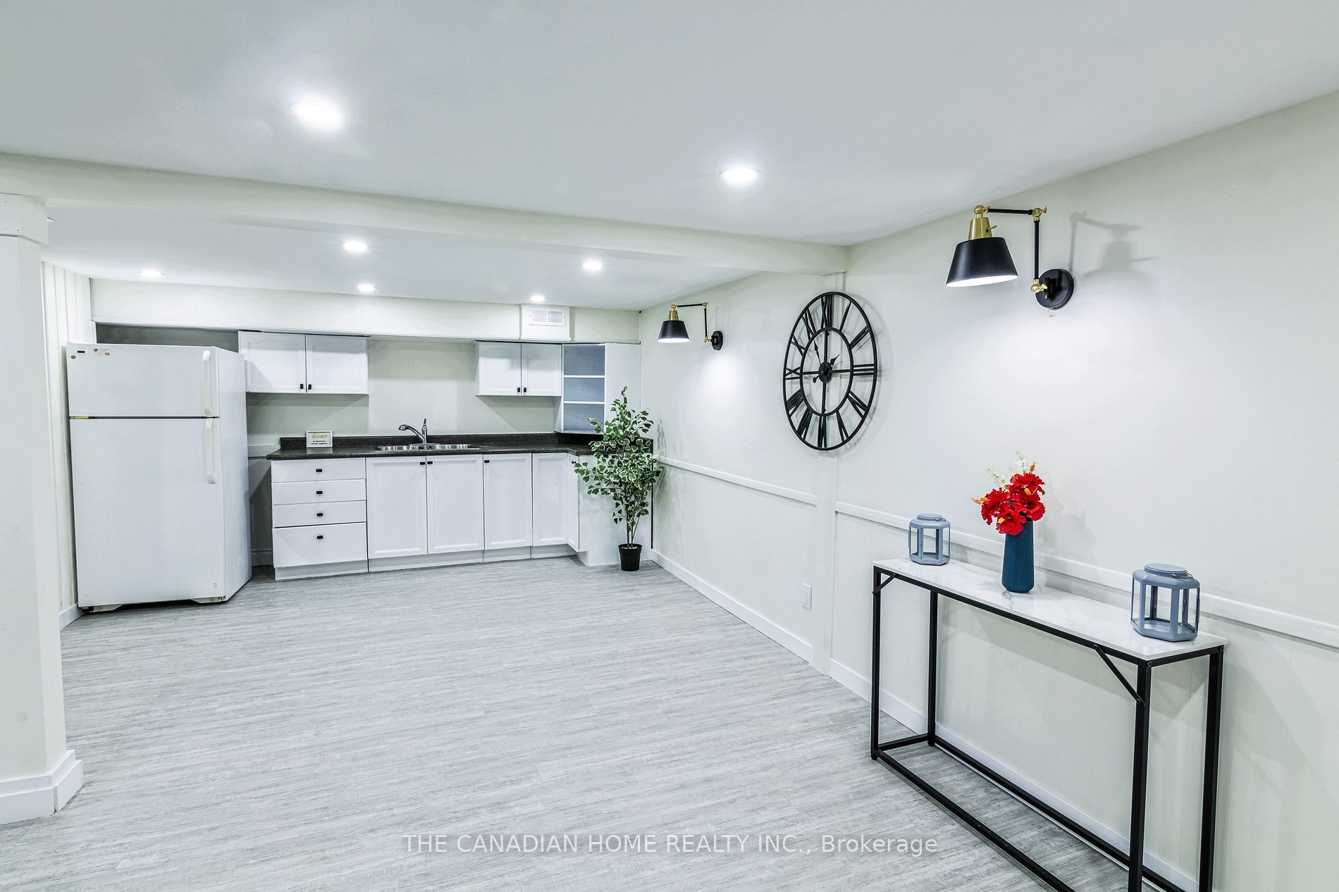 350 Boxbury Dr Property Photo 15