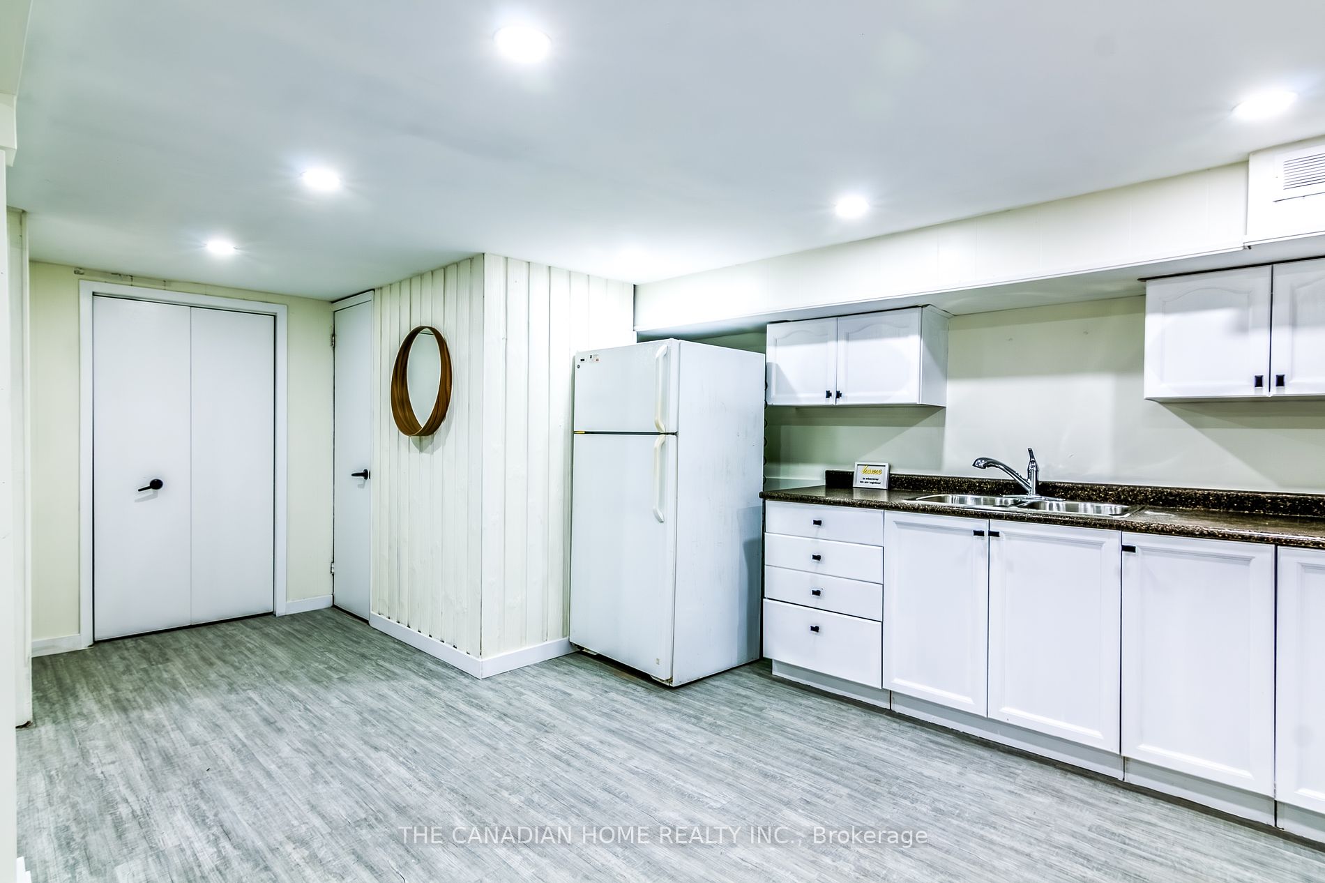 350 Boxbury Dr Property Photo 16