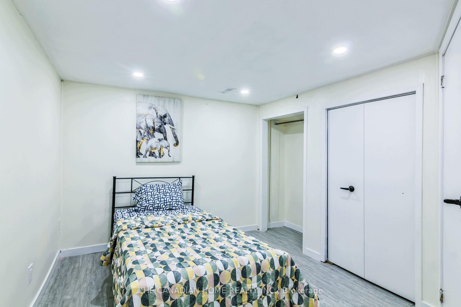 350 Boxbury Dr Property Photo 17