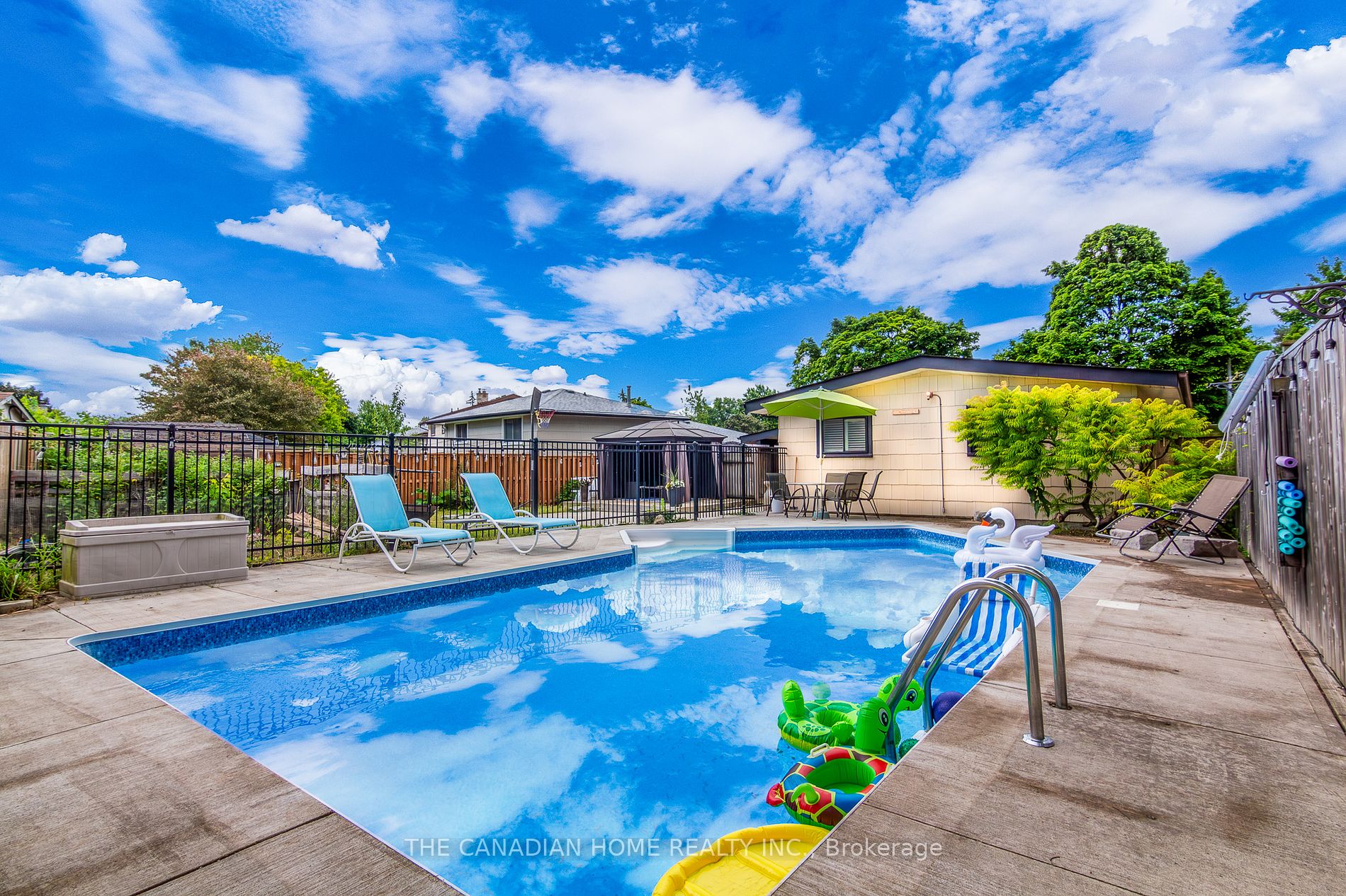 350 Boxbury Dr Property Photo 21