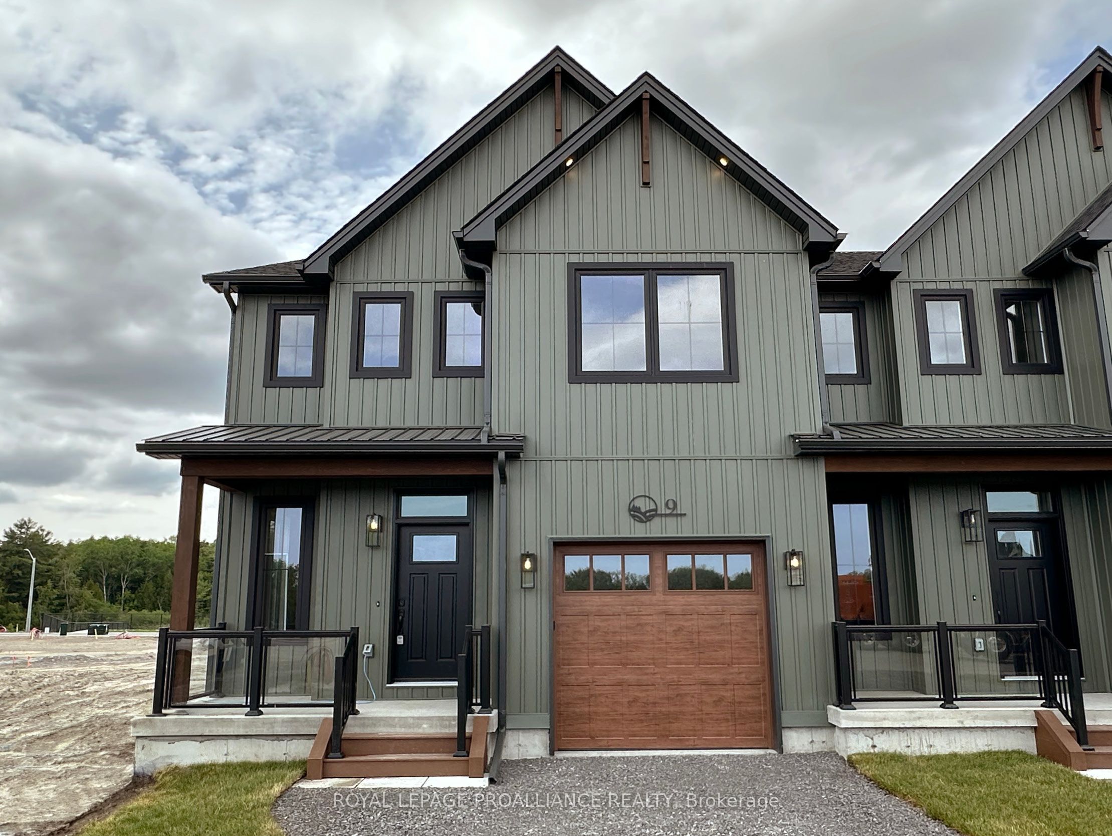 9 Hollingsworth Street Property Photo 1