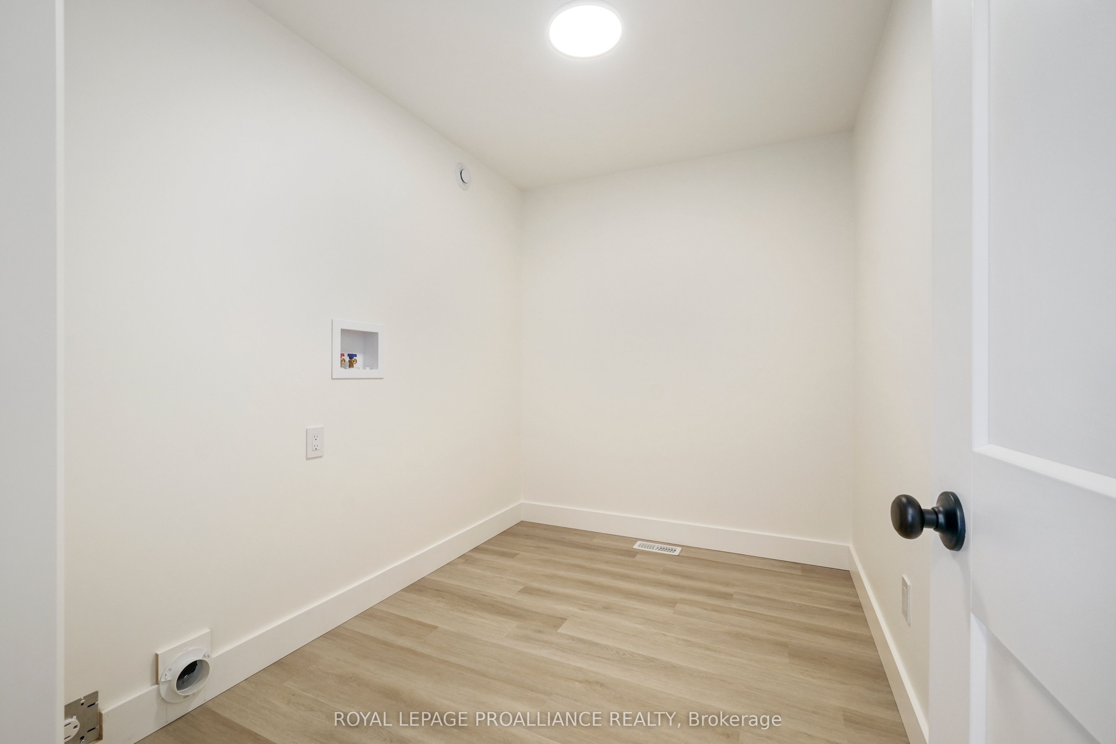 9 Hollingsworth Street Property Photo 20