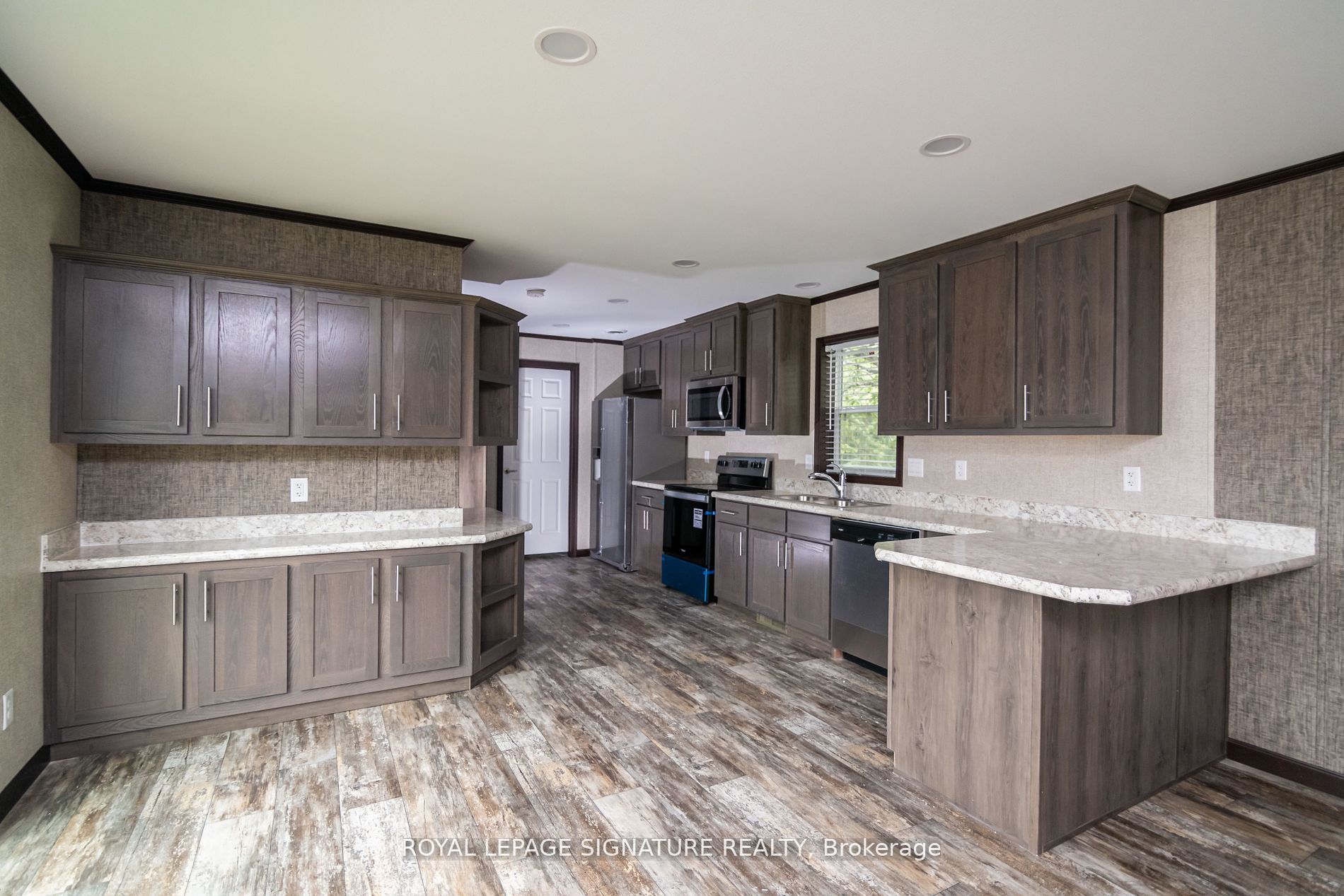 142 Regency Drive Property Photo 4