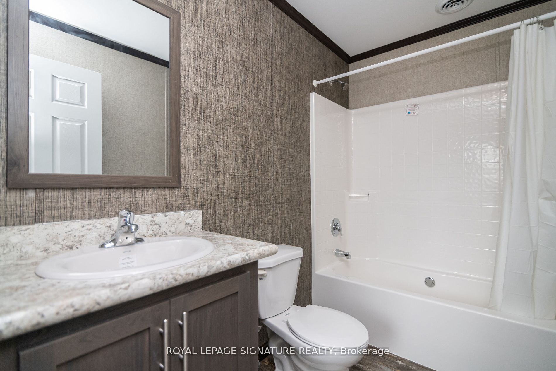 142 Regency Drive Property Photo 13