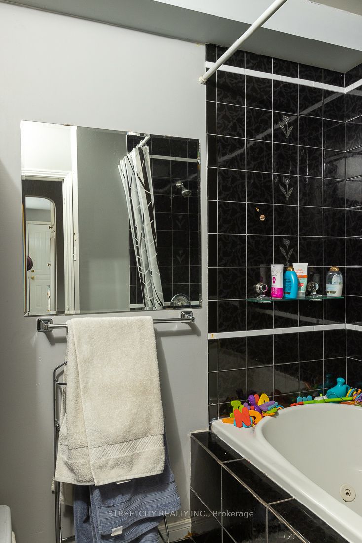 1099 Hamilton Rd Property Photo 2