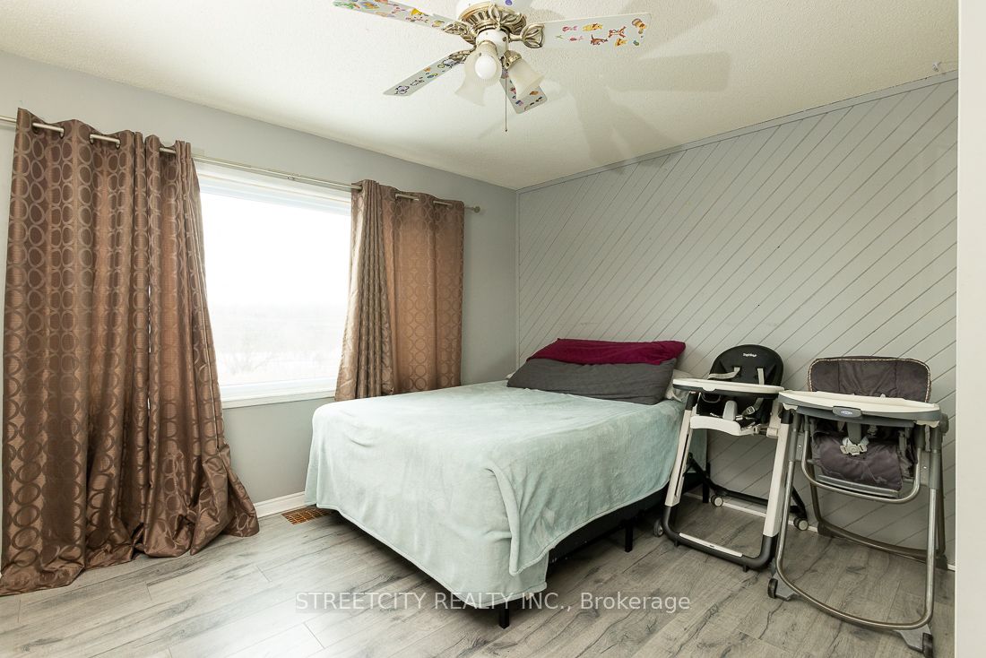 1099 Hamilton Rd Property Photo 3