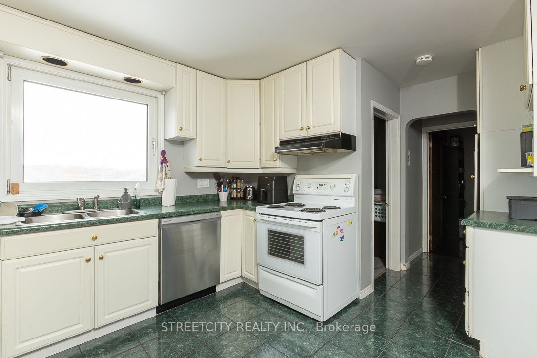 1099 Hamilton Rd Property Photo 6