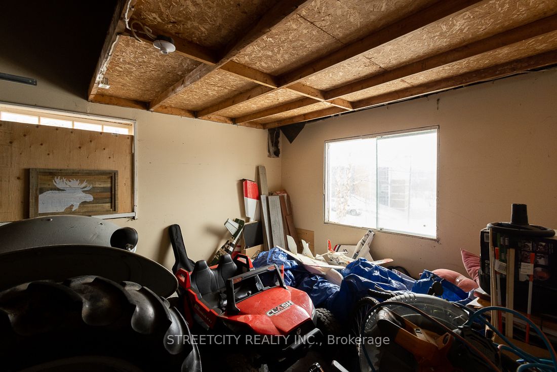 1099 Hamilton Rd Property Photo 8