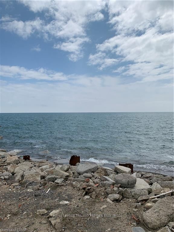 18094 Erie Shore Drive Property Photo 4