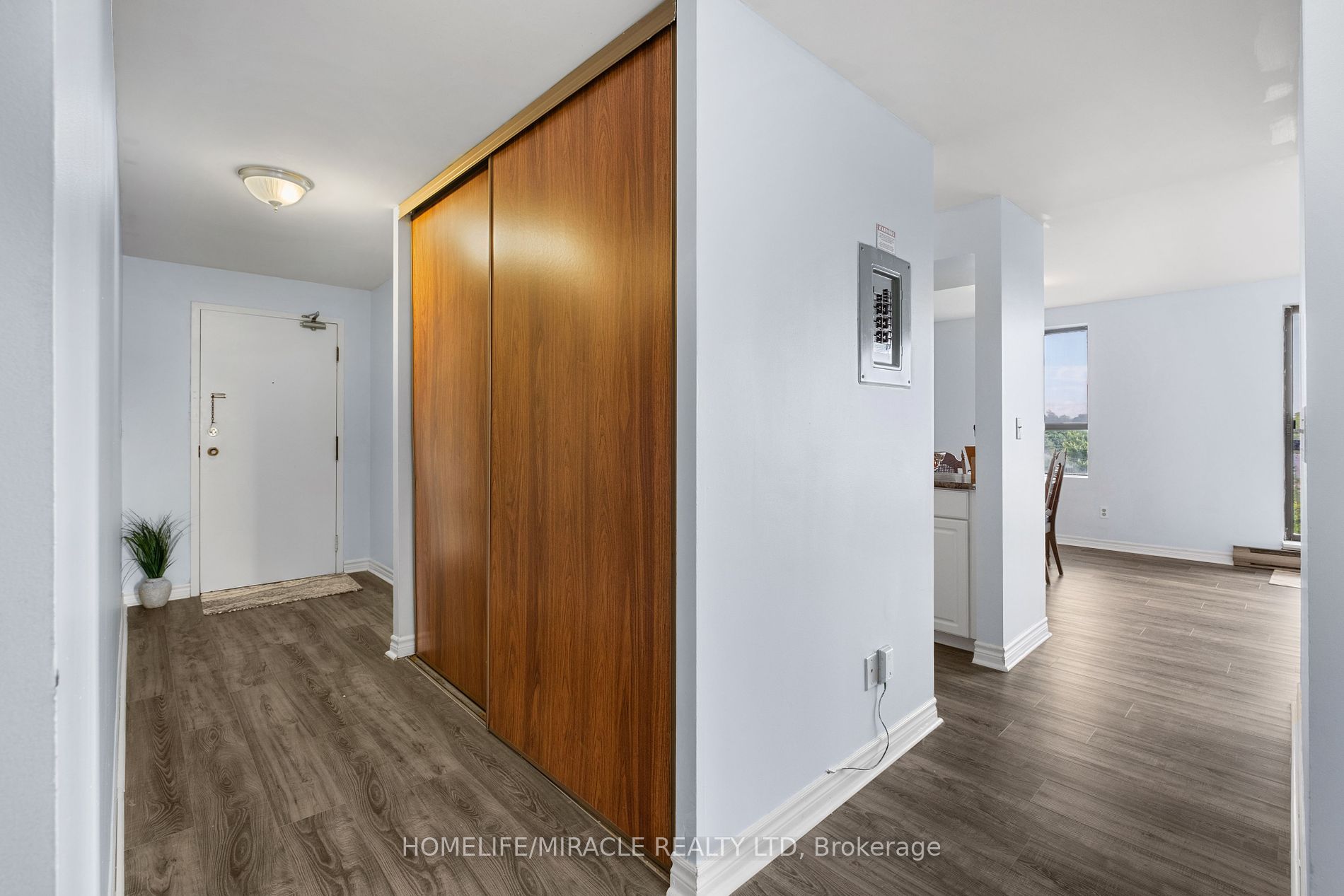 17 Eldon Hall Pl 8 Property Photo 6