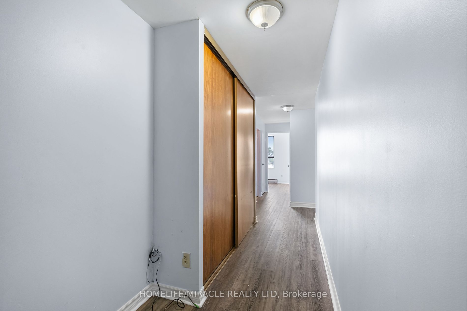 17 Eldon Hall Pl 8 Property Photo 7