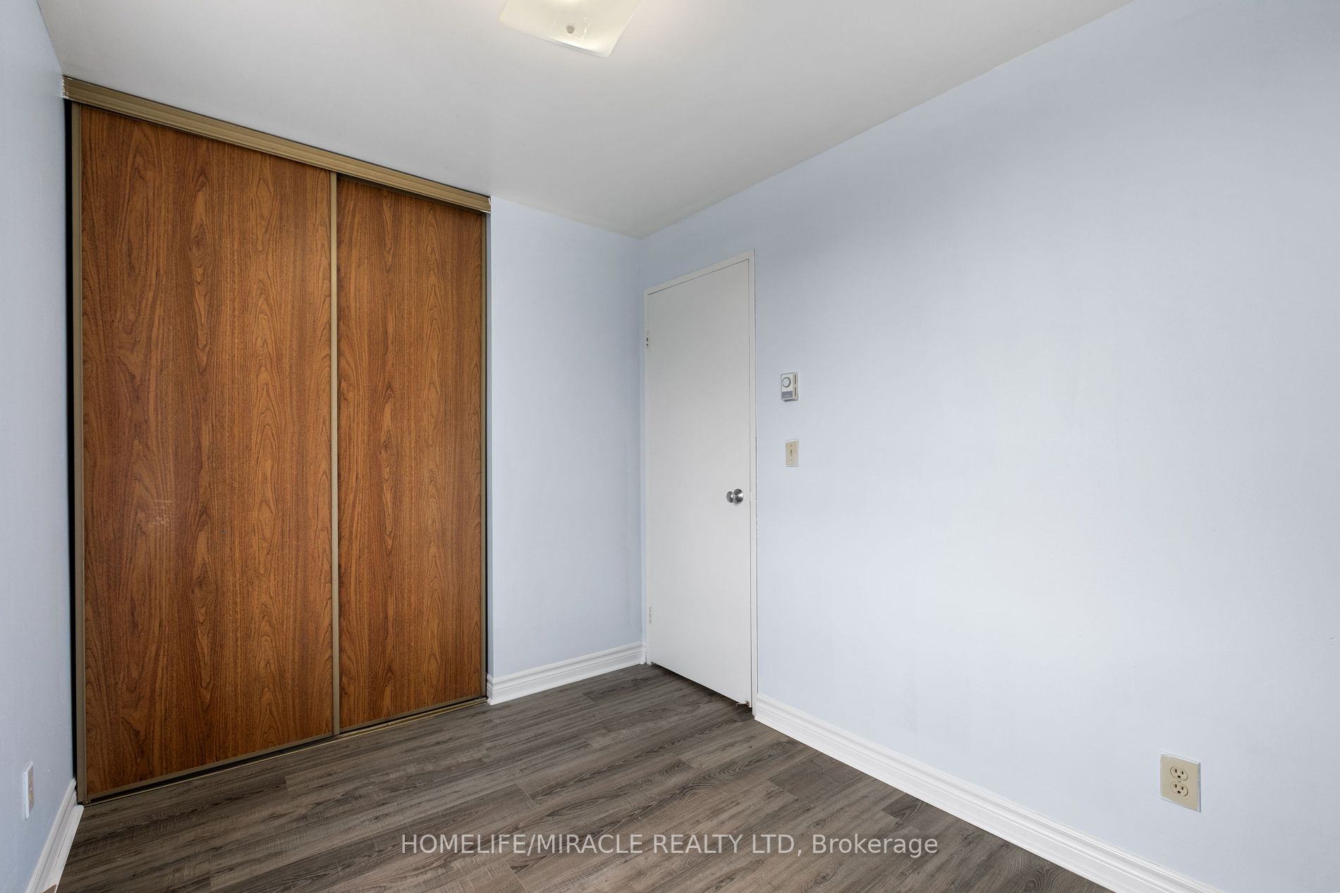 17 Eldon Hall Pl 8 Property Photo 11