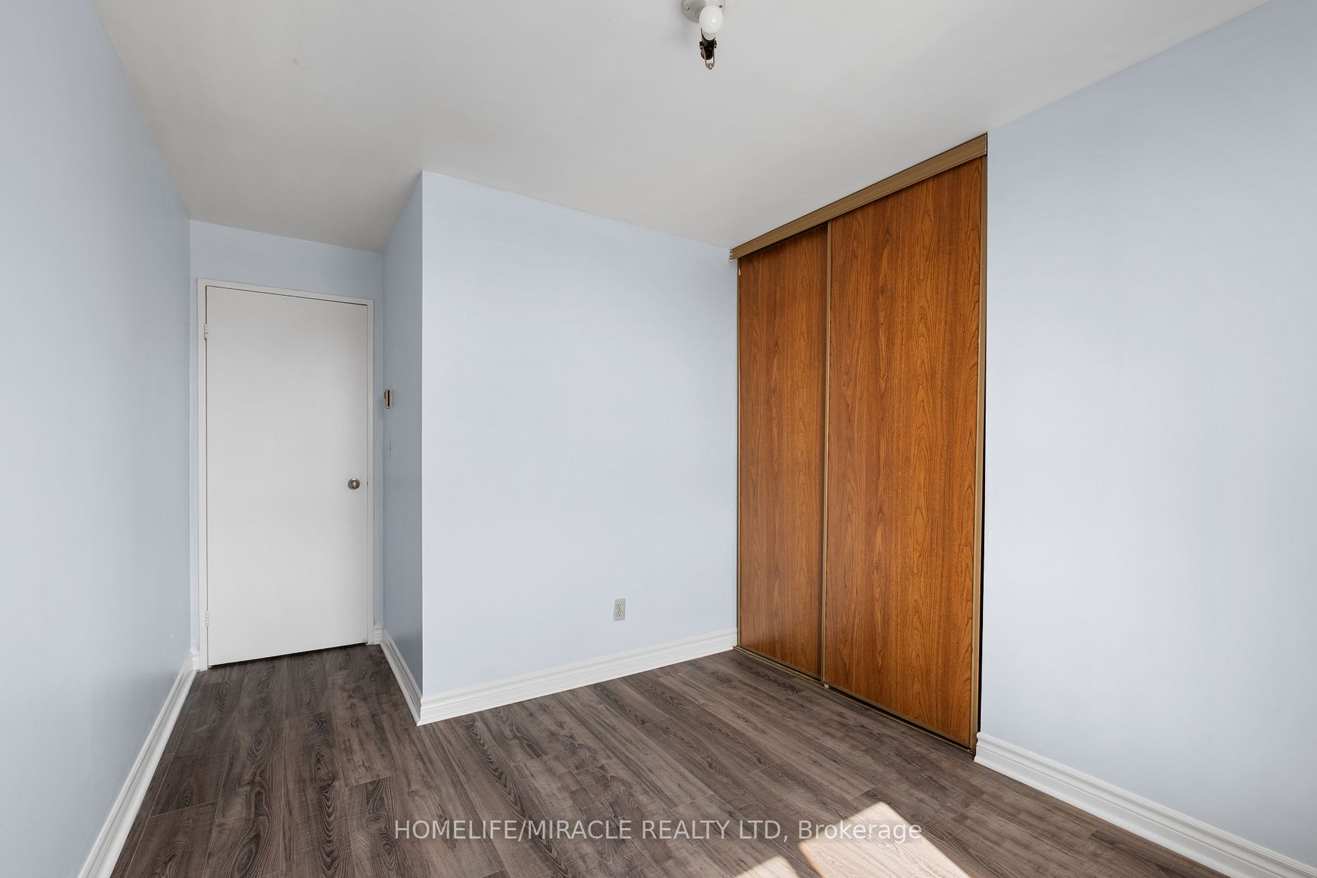 17 Eldon Hall Pl 8 Property Photo 14