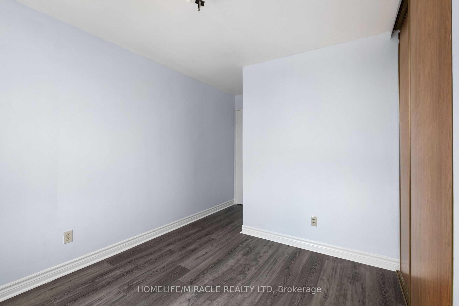 17 Eldon Hall Pl 8 Property Photo 15