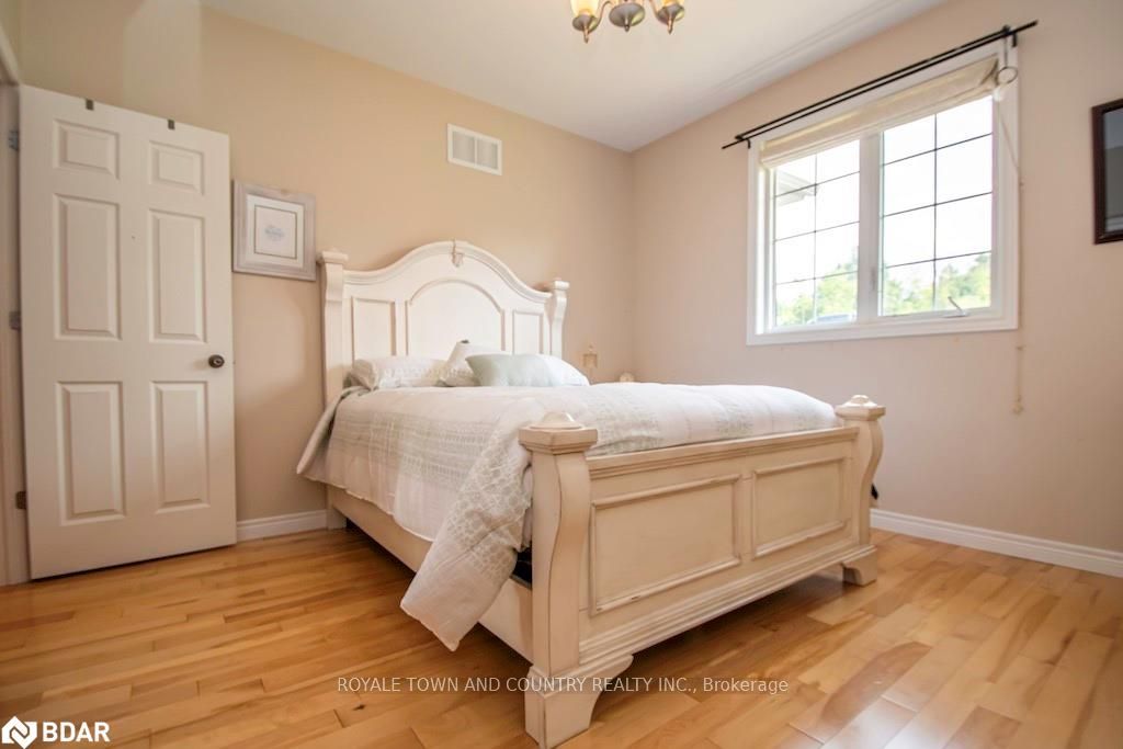 422 Highway 7a E Property Photo 6