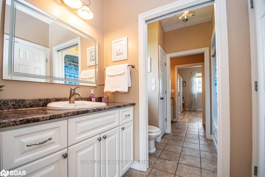 422 Highway 7a E Property Photo 9