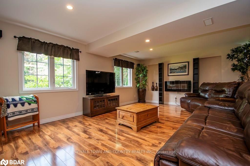 422 Highway 7a E Property Photo 24