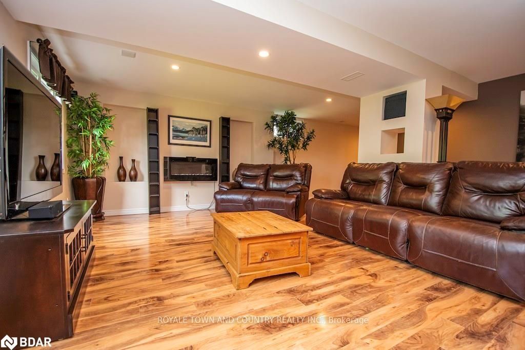 422 Highway 7a E Property Photo 25