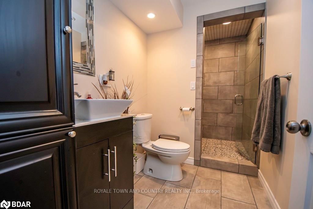 422 Highway 7a E Property Photo 26