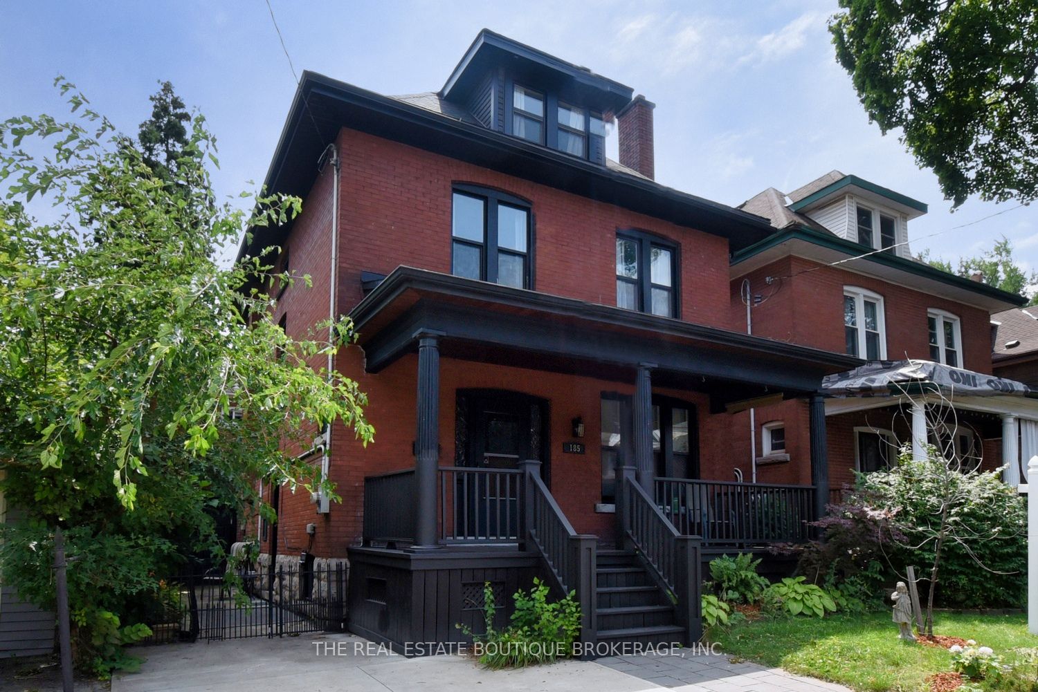 185 Fairleigh Ave S Property Photo