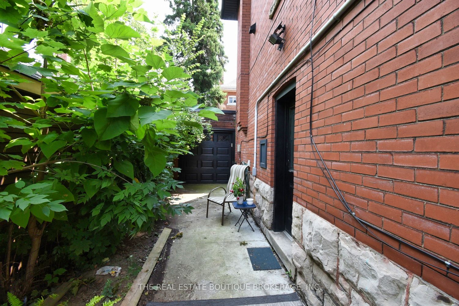185 Fairleigh Ave S Property Photo 34