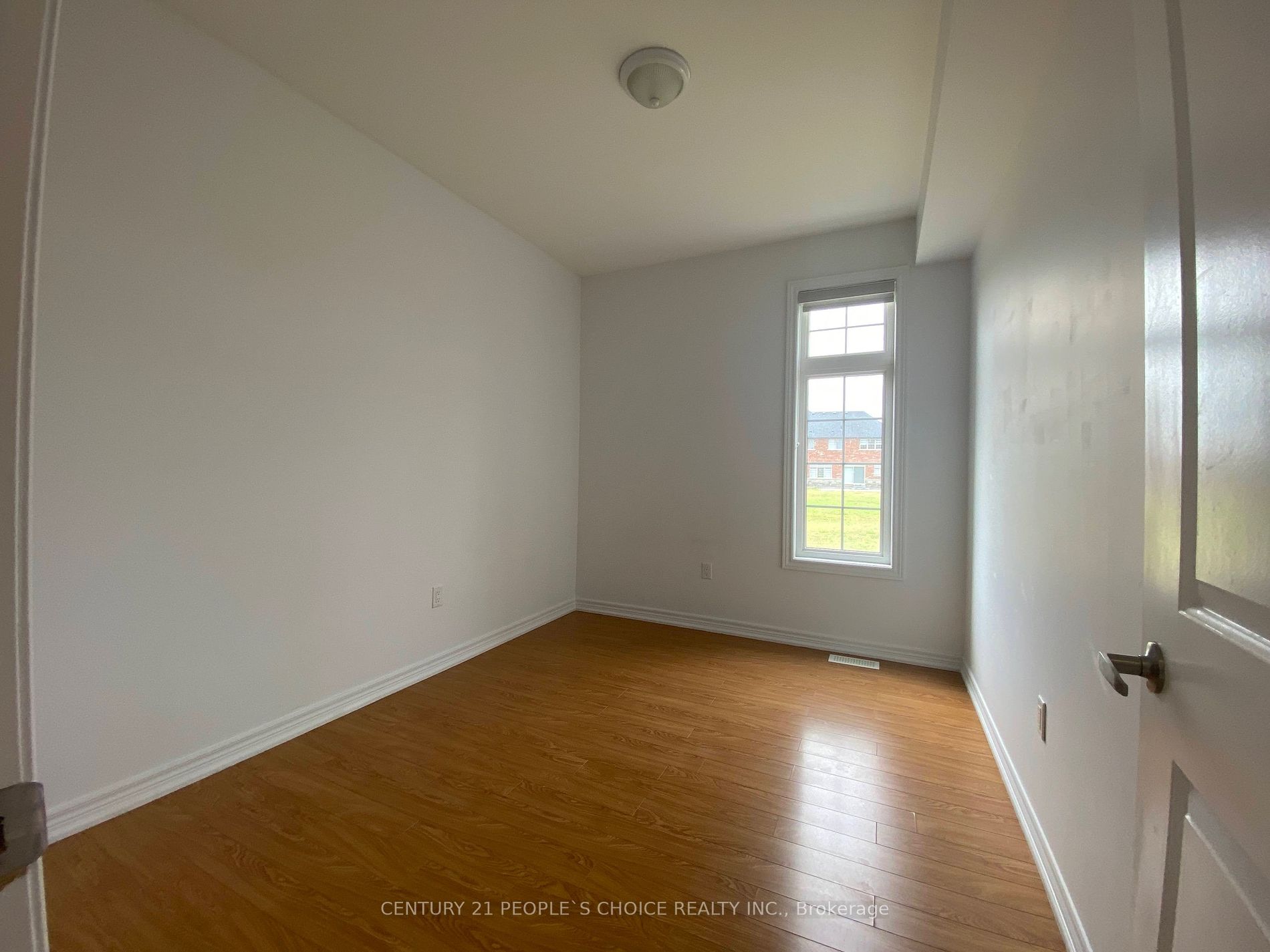 60 Summer Breeze Dr Property Photo 3