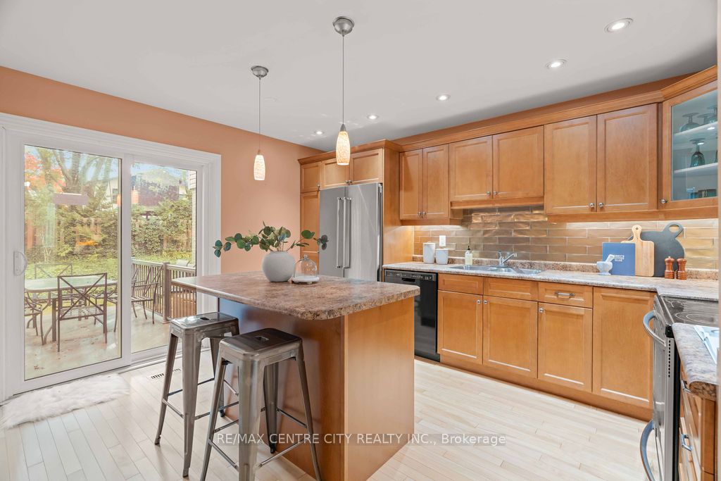673 Woodcrest Blvd 2 Property Photo 6