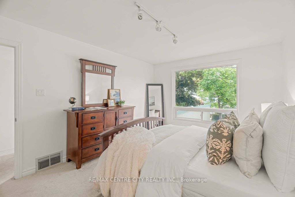 673 Woodcrest Blvd 2 Property Photo 13