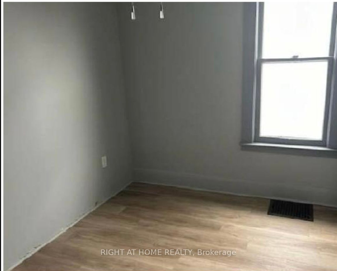 1463 Goyeau St Property Photo 6