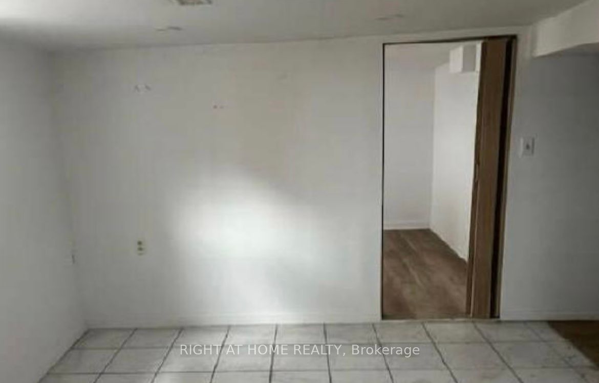 1463 Goyeau St Property Photo 8