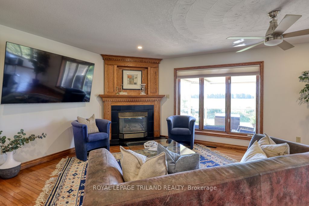 6325 Dundas St Property Photo 4