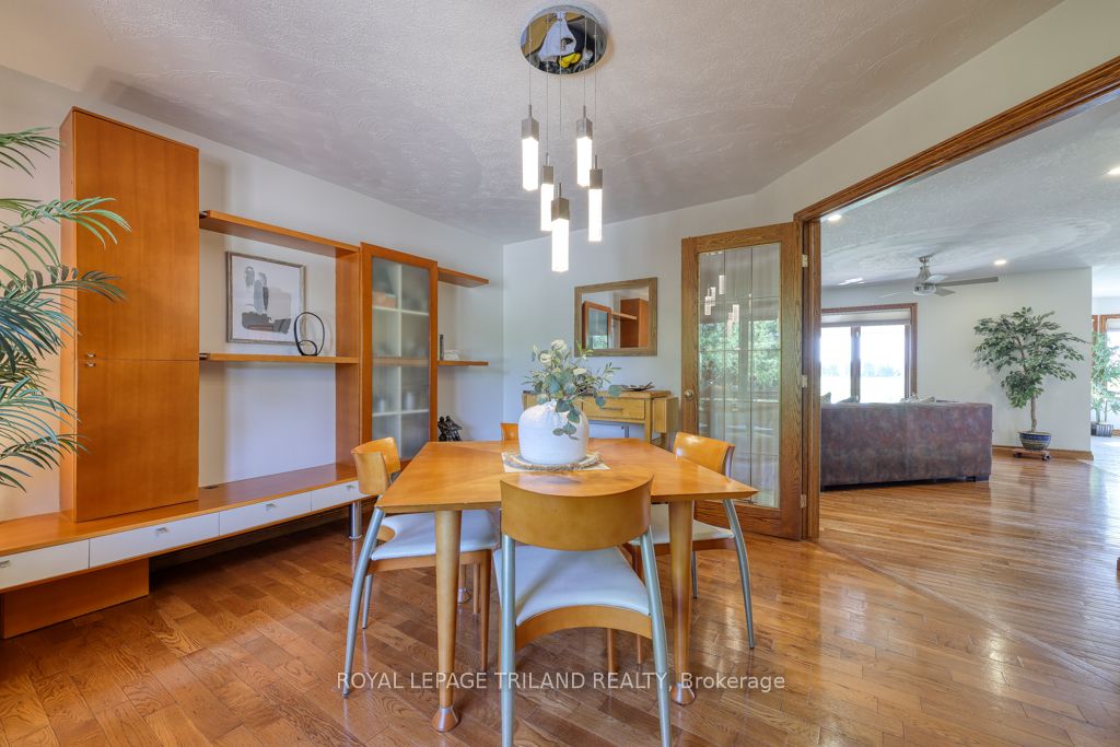 6325 Dundas St Property Photo 10