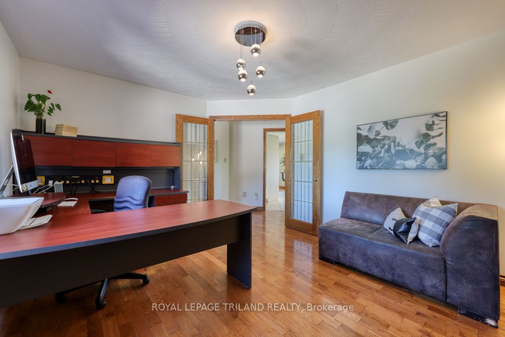 6325 Dundas St Property Photo 11