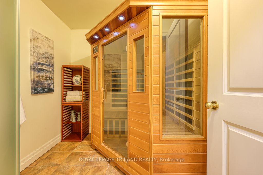 6325 Dundas St Property Photo 19