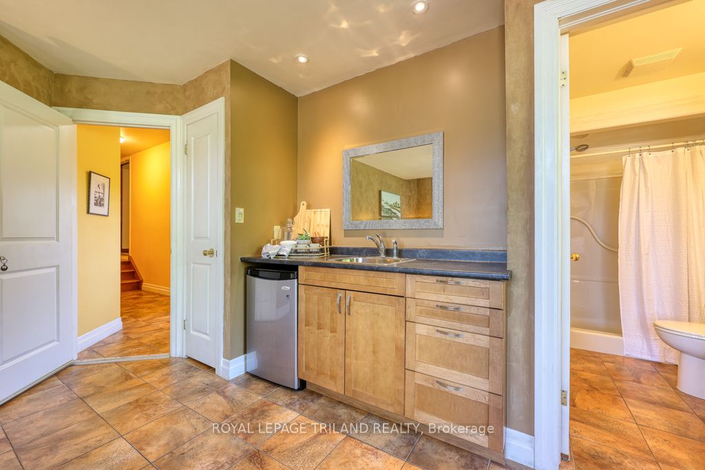 6325 Dundas St Property Photo 27