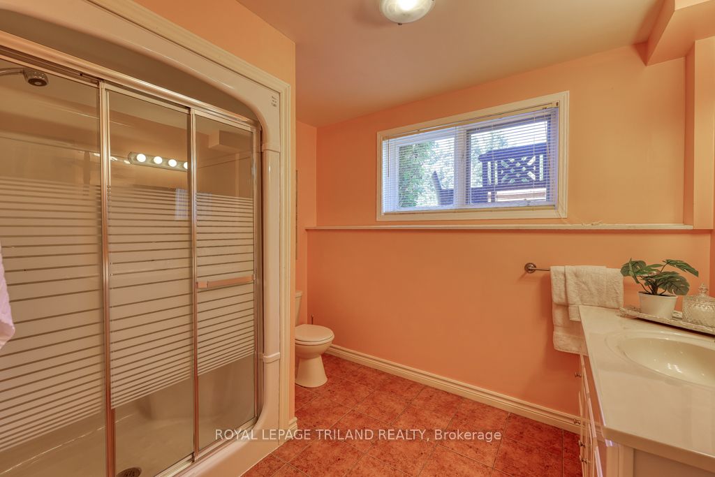 6325 Dundas St Property Photo 30