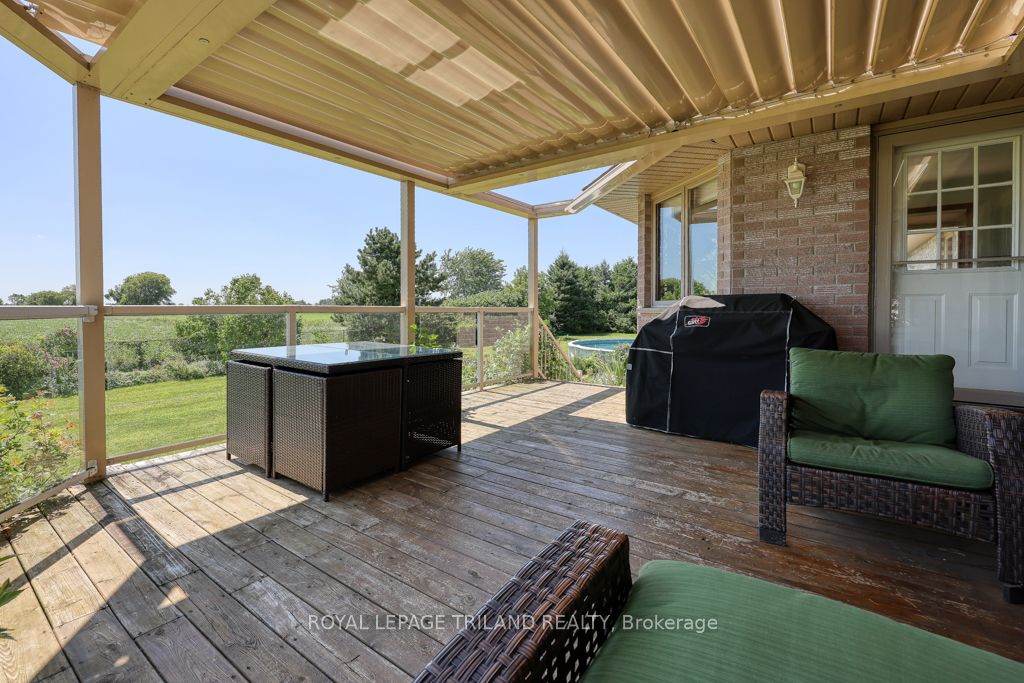 6325 Dundas St Property Photo 35