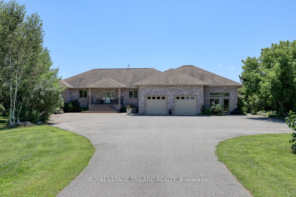 6325 Dundas St Property Photo 39