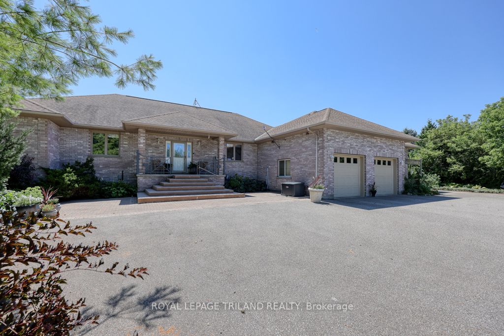 6325 Dundas St Property Photo 40