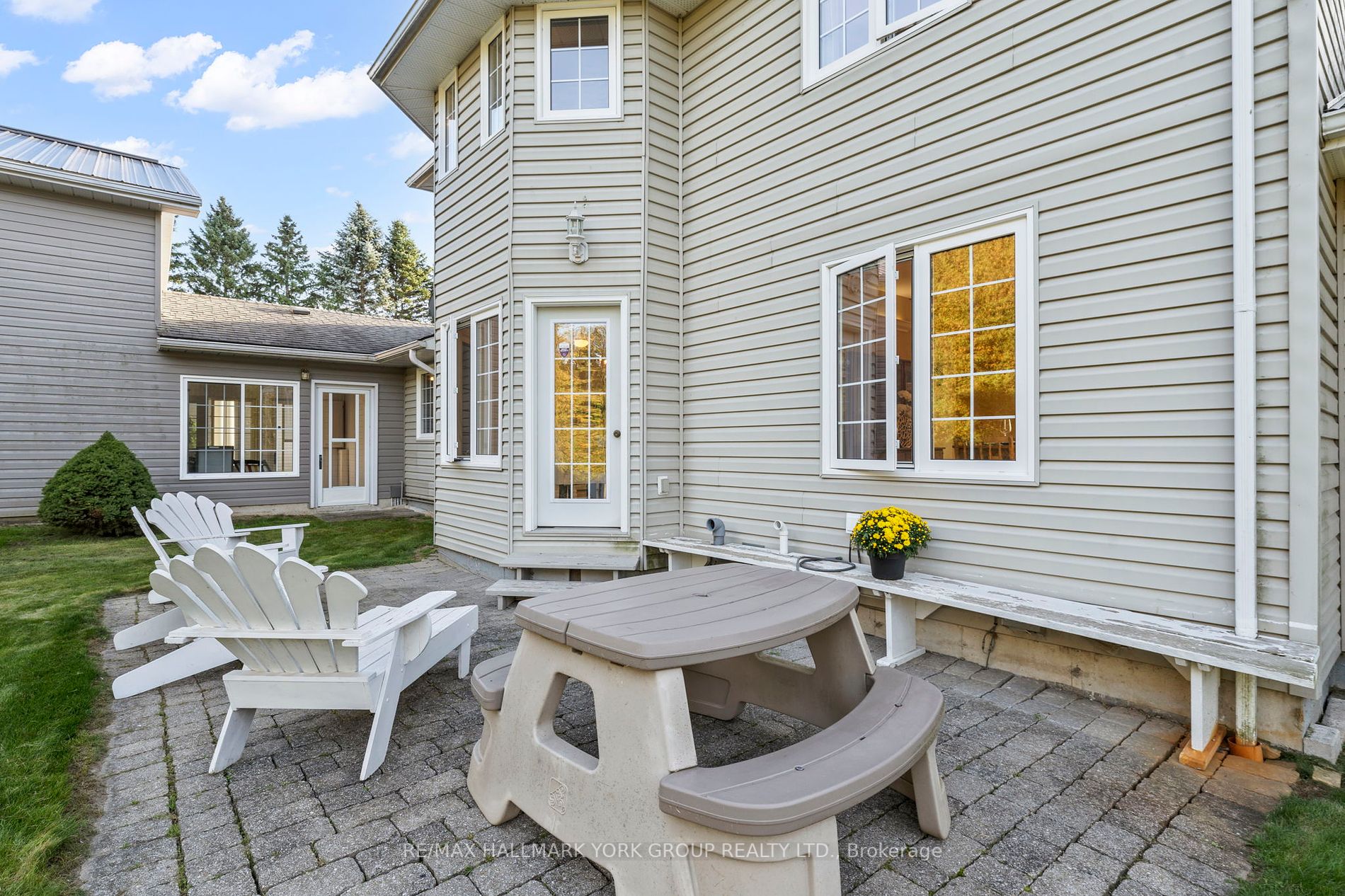 158159 7th Line Property Photo 5