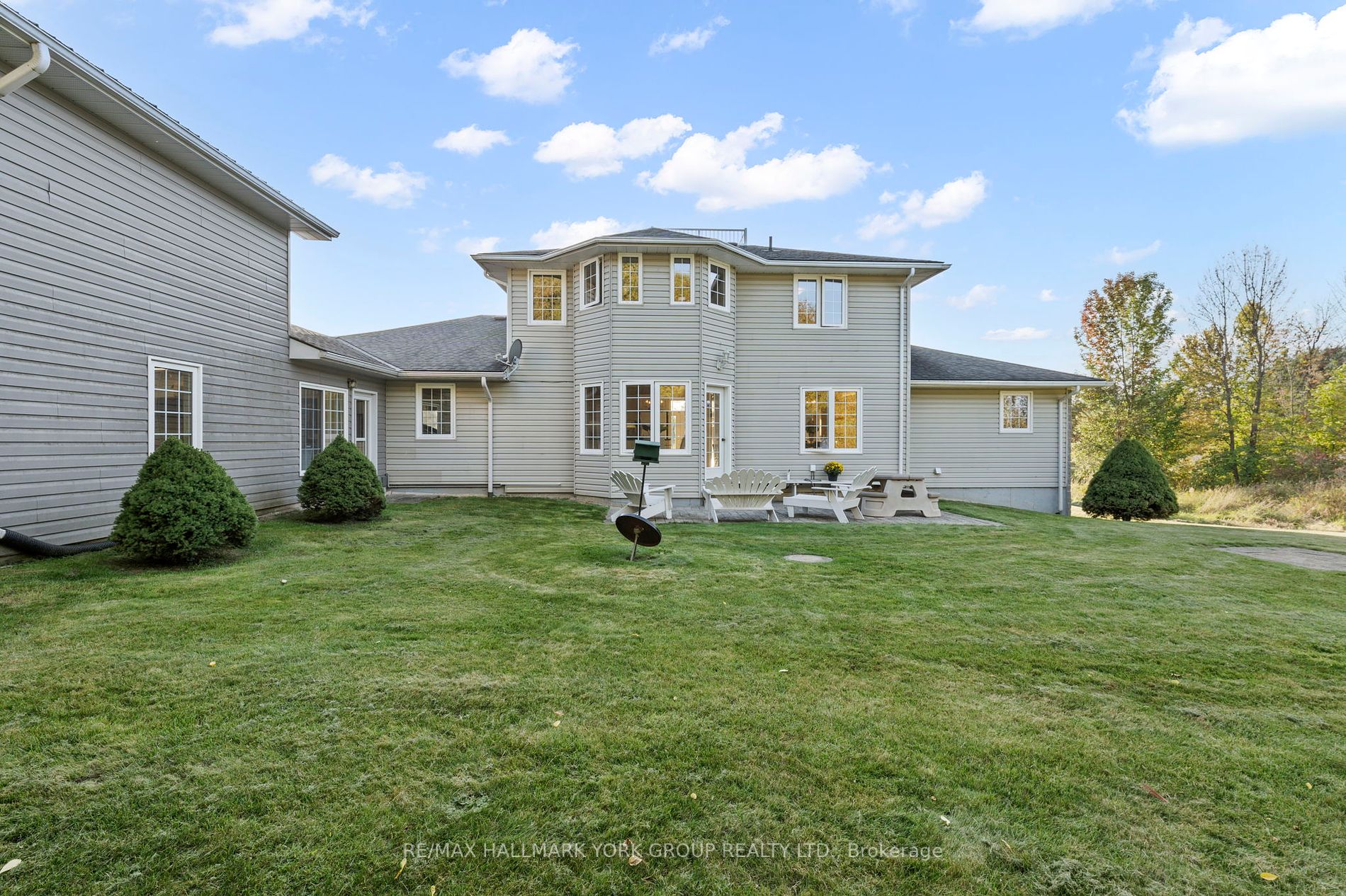 158159 7th Line Property Photo 6