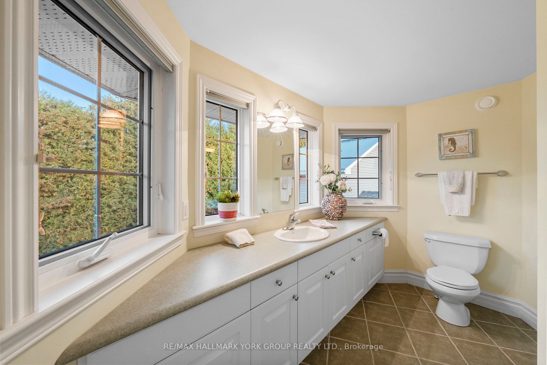 158159 7th Line Property Photo 16