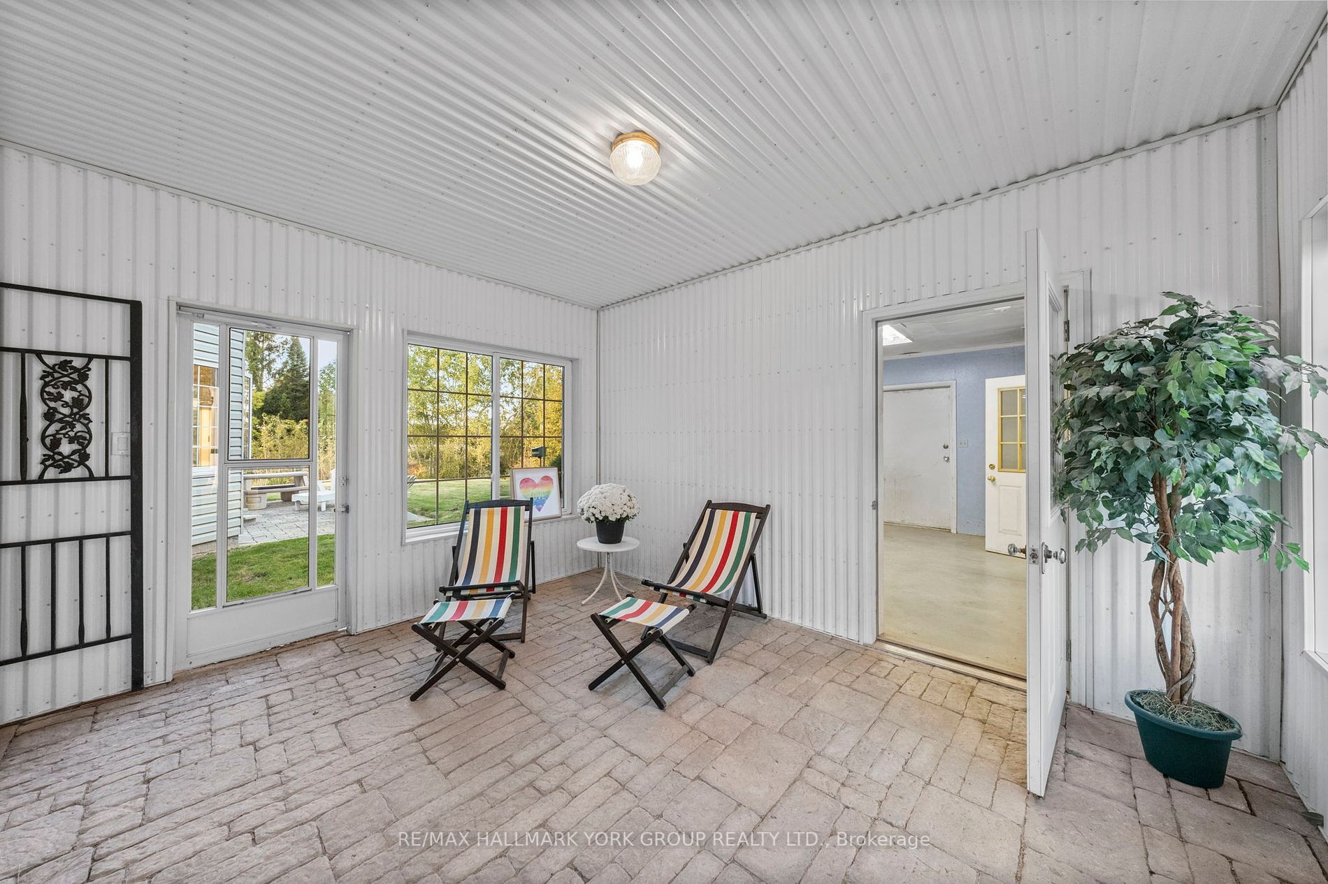 158159 7th Line Property Photo 25
