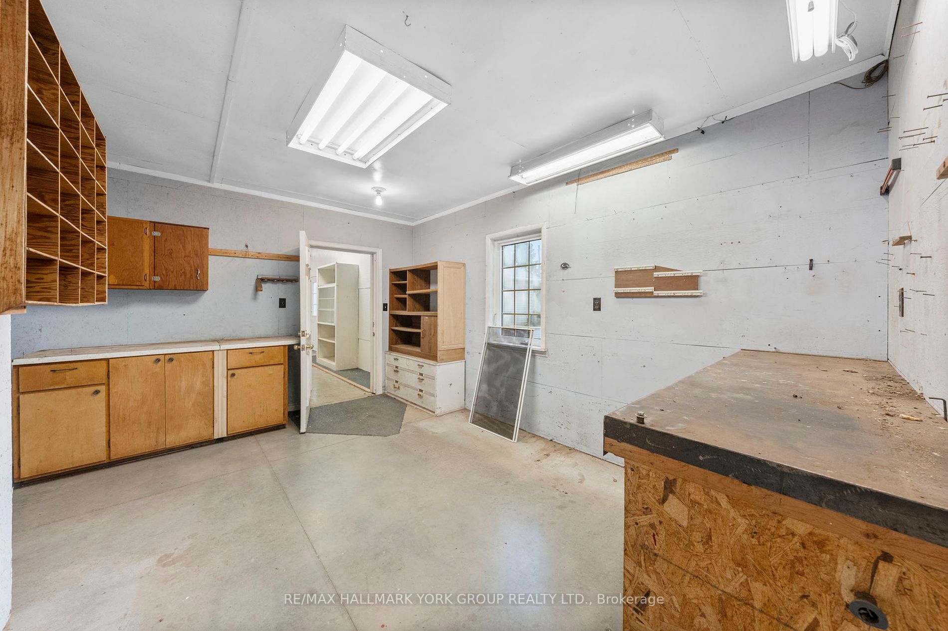 158159 7th Line Property Photo 29