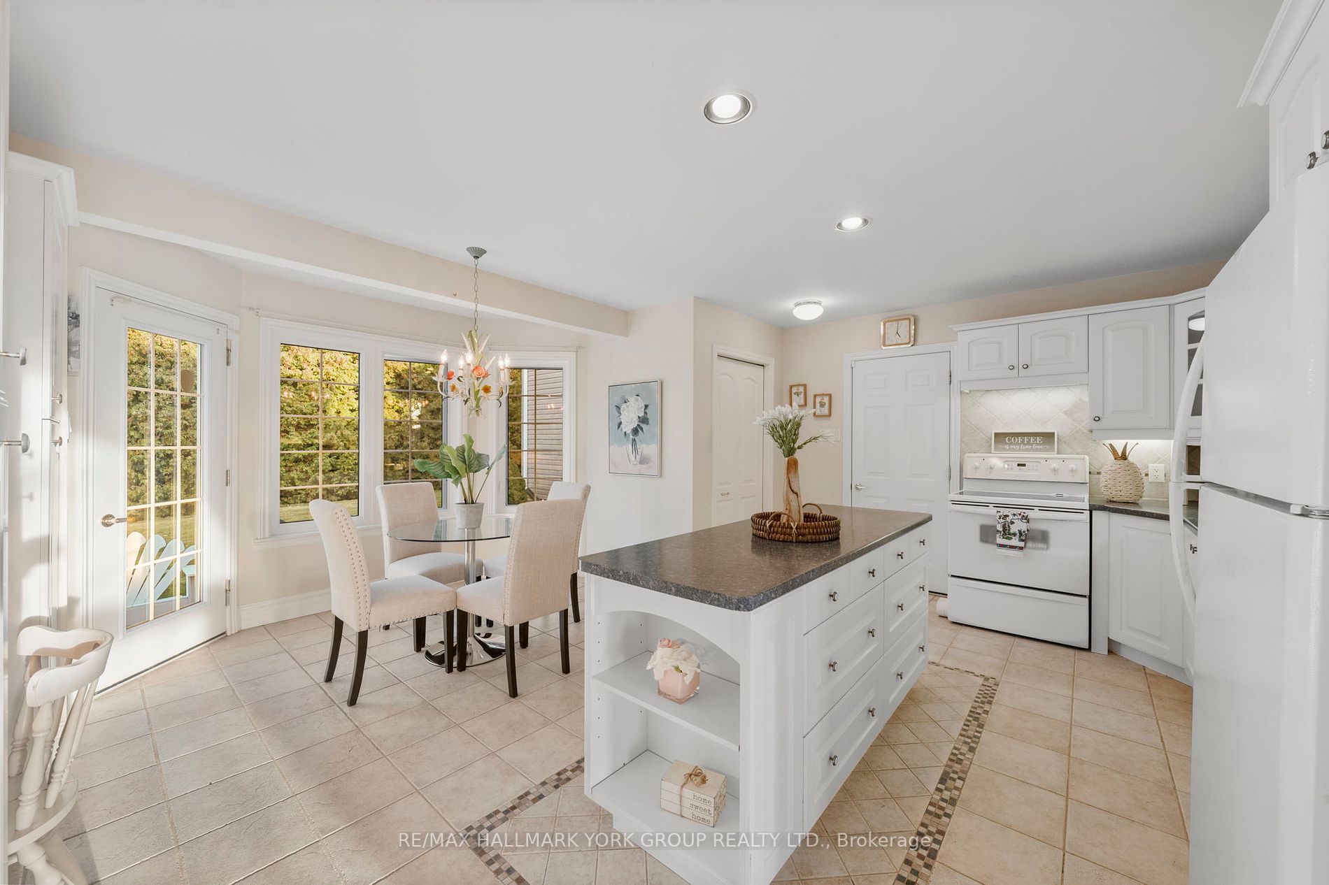 158159 7th Line Property Photo 40