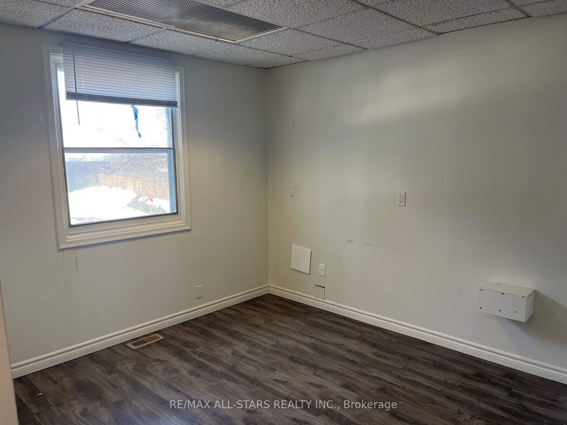 87 Adelaide Street Property Photo 24