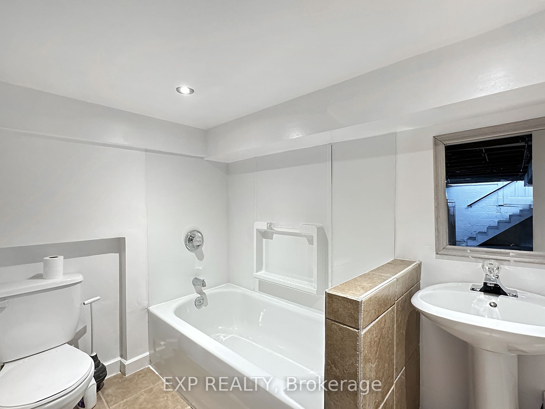 149 Giles St Property Photo 5