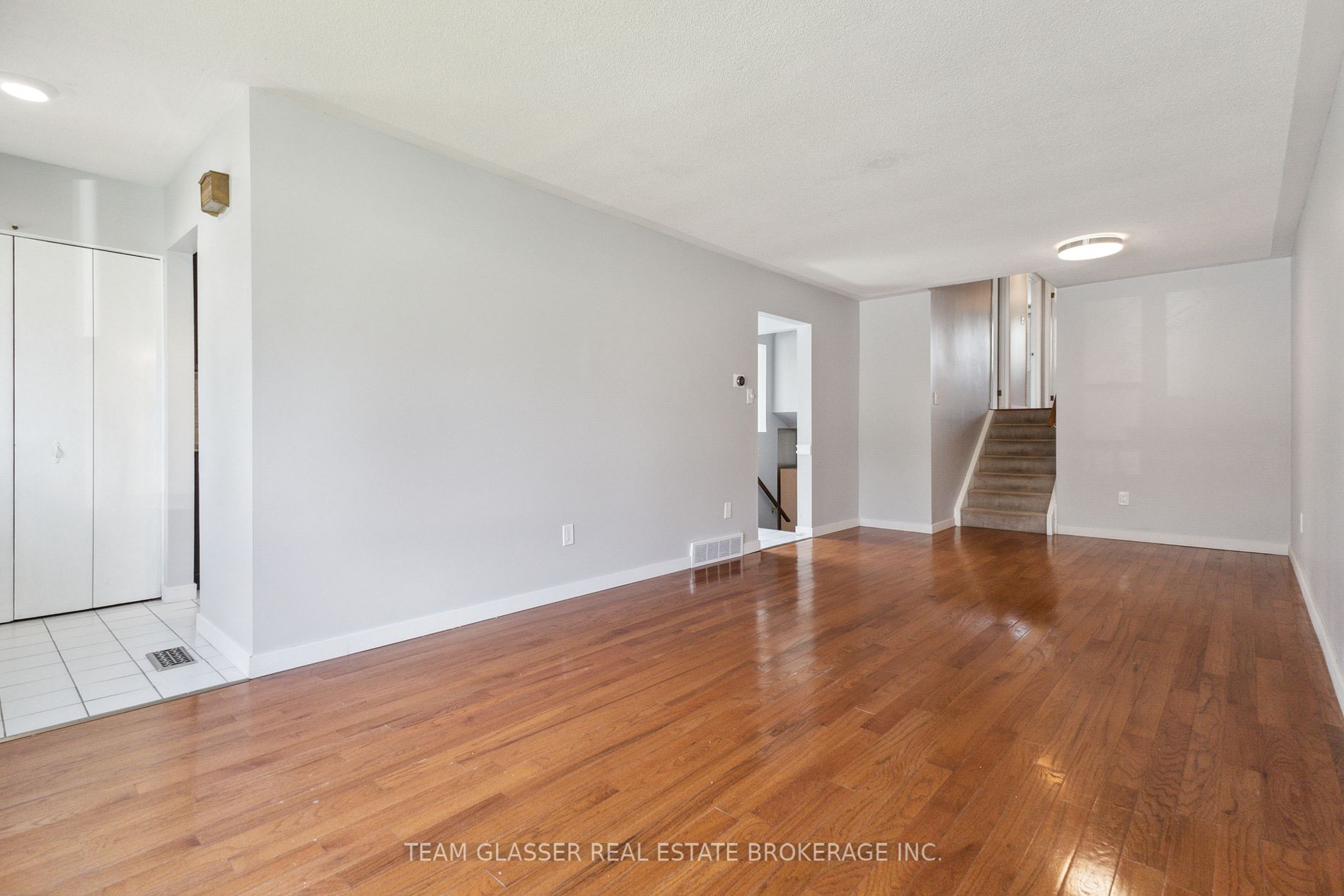 51 Edgemere Pl Property Photo 3