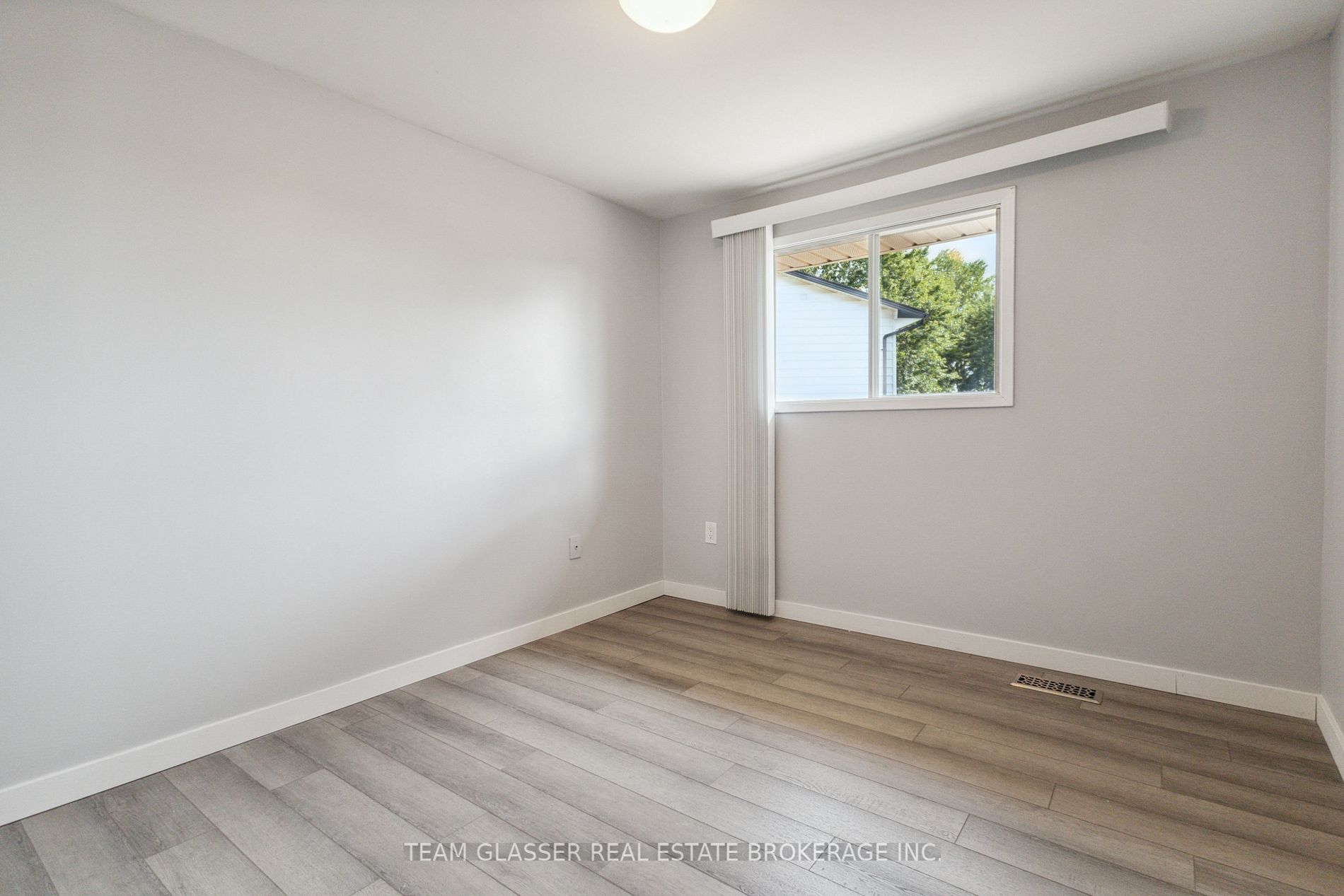 51 Edgemere Pl Property Photo 7
