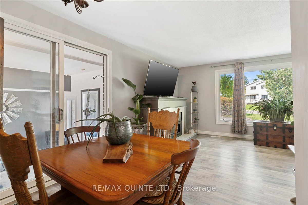 27 Downes Ave Property Photo 2